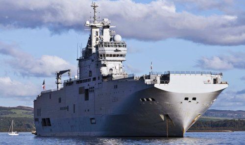 俄羅斯向法國(guó)購(gòu)買(mǎi)西北風(fēng)級(jí)兩棲攻擊艦。 俄羅斯向法國(guó)購(gòu)買(mǎi)西北風(fēng)級(jí)兩棲攻擊艦。