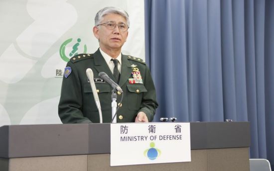 2月21日下午2點，日本陸上自衛(wèi)隊參謀長君塚榮治在防衛(wèi)省會見記者