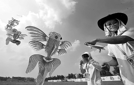 南陽(yáng)農(nóng)運(yùn)會(huì)風(fēng)箏比賽于南召縣開(kāi)賽 南陽(yáng)農(nóng)運(yùn)會(huì)風(fēng)箏比賽于南召縣開(kāi)賽