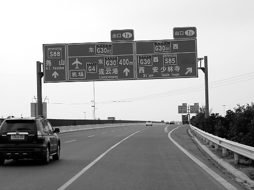 如此復(fù)雜的內(nèi)容看起來很費(fèi)勁 如此復(fù)雜的內(nèi)容看起來很費(fèi)勁