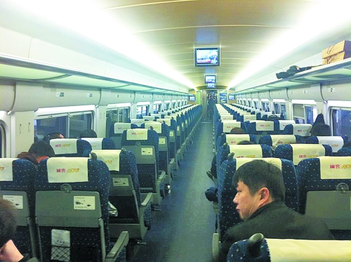 　春運頭兩天，部分高鐵上座率并不高。