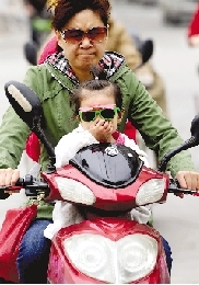 昨天清晨，文化宮路。 鄭州晚報(bào)記者 張翼飛 圖