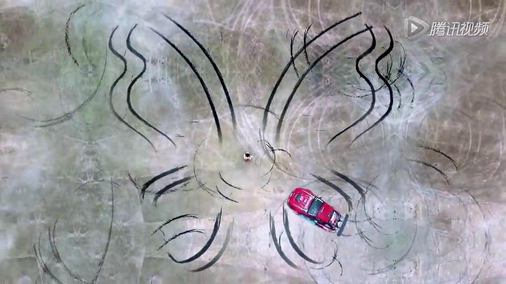 真人版“藤原拓?！崩@美女飄移輪印畫蝴蝶