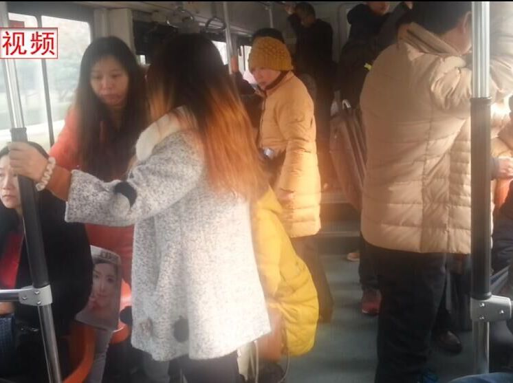 文明你我 助力上合(4):公交車上有人肚疼難忍 誰(shuí)會(huì)相助