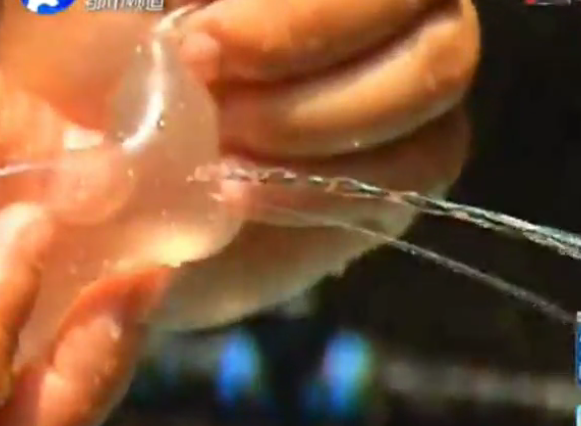 太坑！少女超市買的避孕套超一半漏的