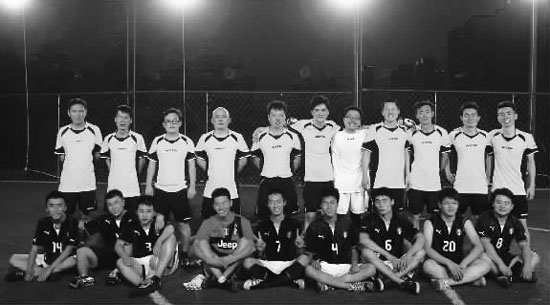 昨晚，東道主東方今報隊迎來了第二個比賽對手——財大數(shù)學(xué)隊