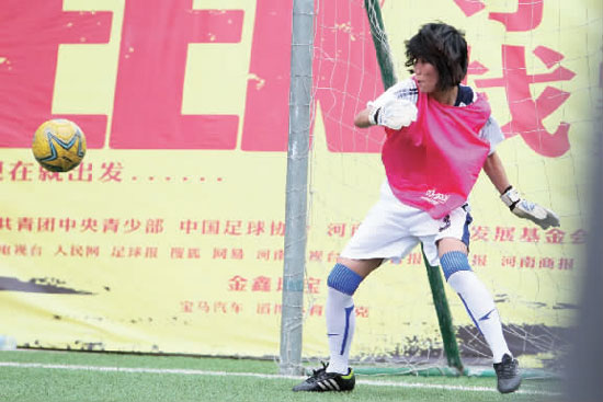 范運杰客串門將，才止住了本方連續(xù)丟球的頹勢