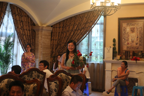 收到怎么多玫瑰，當(dāng)然開(kāi)心啦！