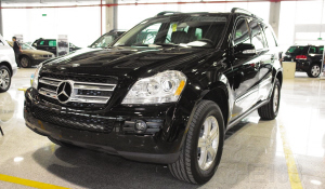 奔馳車身陷“漏油門” 奔馳車身陷“漏油門”