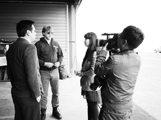 河南電視臺(tái)都市頻道記者采訪(fǎng)聯(lián)邦快遞員工