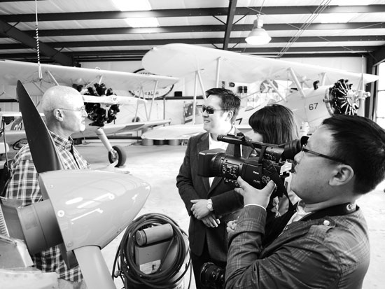 河南電視臺(tái)都市頻道記者采訪(fǎng)孟菲斯市民