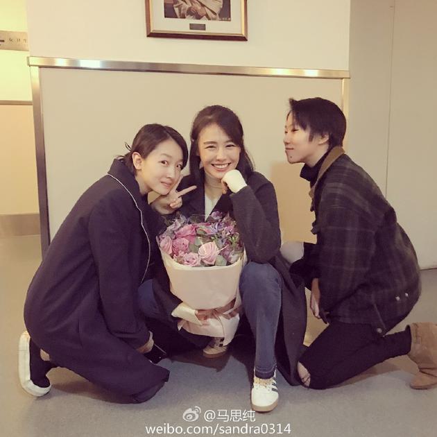 周冬雨竇靖童現身支持馬思純話劇演出 周冬雨竇靖童現身支持馬思純話劇演出