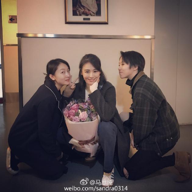 周冬雨竇靖童現身支持馬思純話劇演出 周冬雨竇靖童現身支持馬思純話劇演出