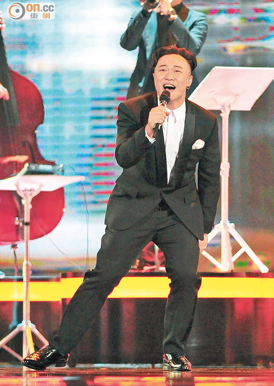 陳奕迅不負(fù)眾望，終于榮登金曲歌王寶座。