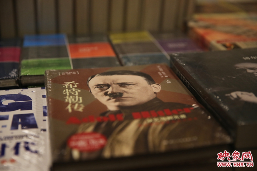 書店內(nèi)的書。