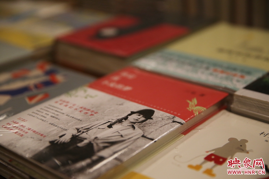 書店內(nèi)的書。