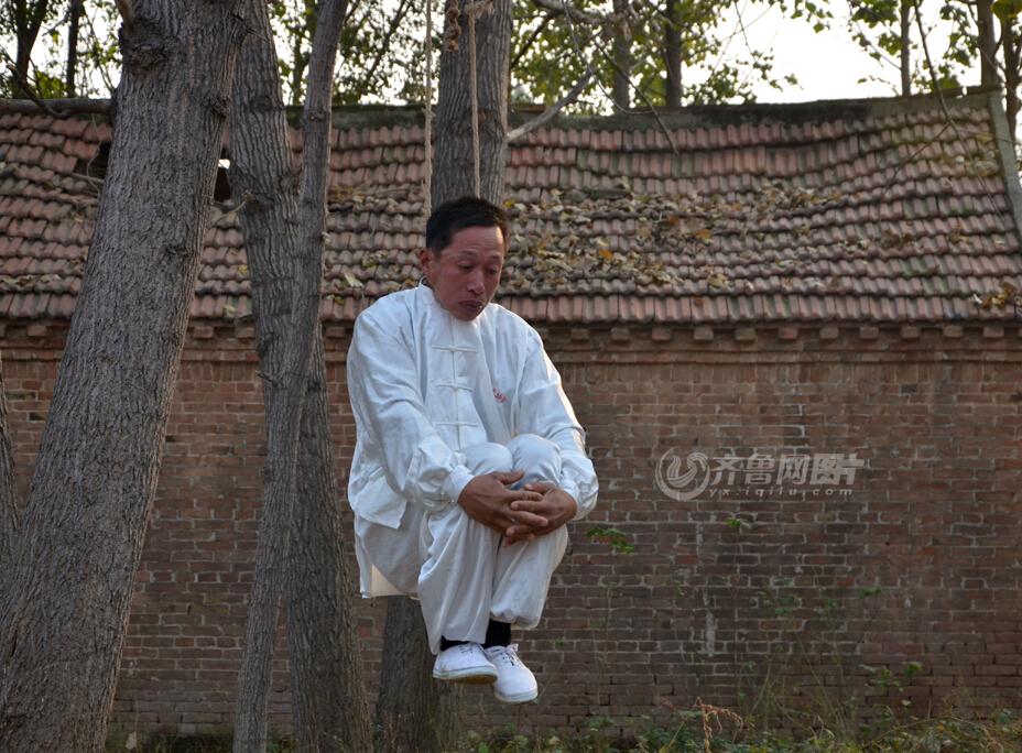 山東武術(shù)達(dá)人修煉“仙人掛畫(huà)” 獨(dú)門(mén)絕技瀕臨失傳